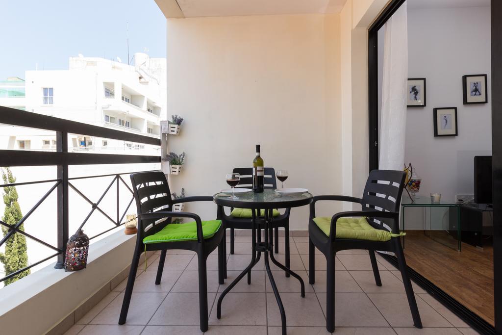 Mama Seaside Apartment Ларнака Экстерьер фото
